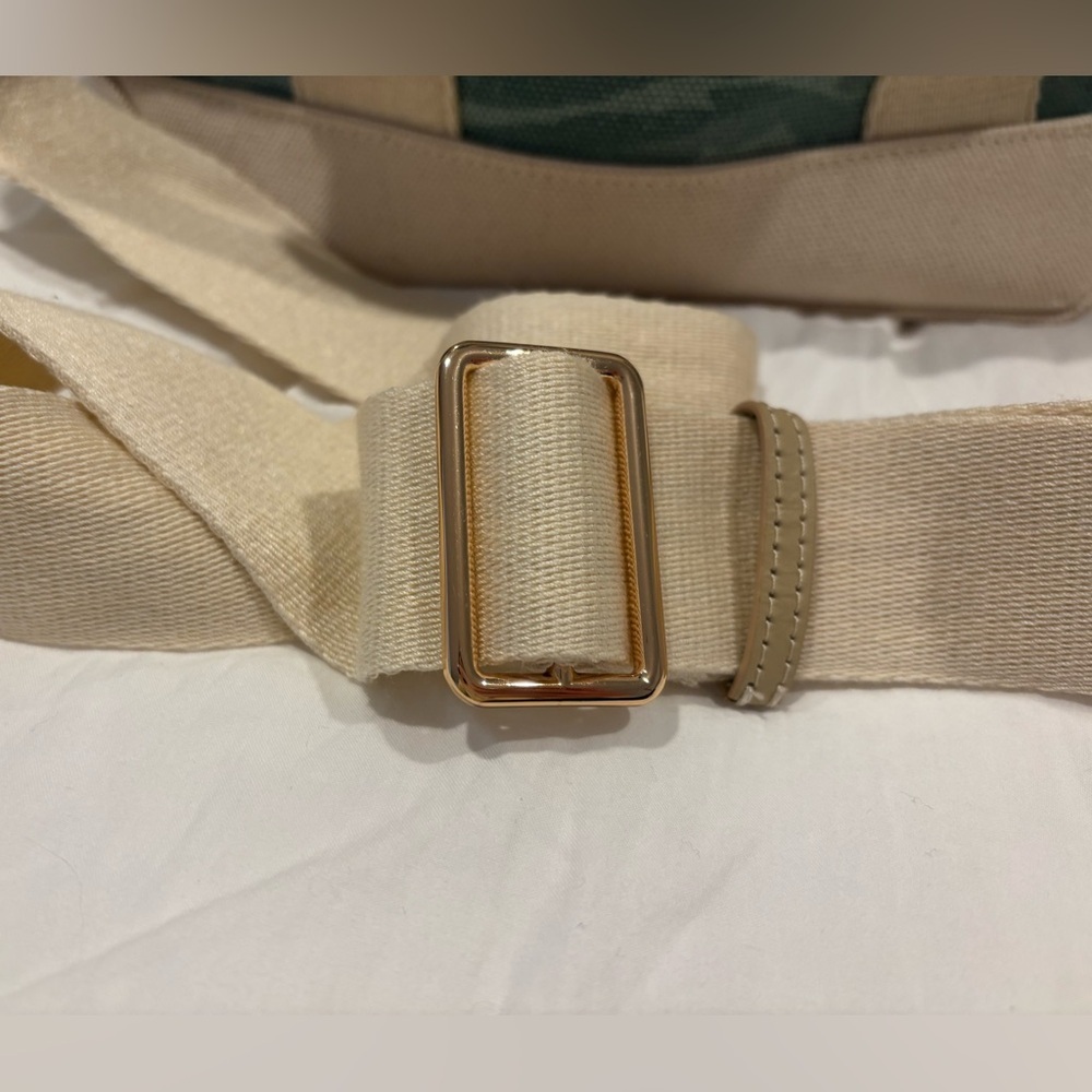 Vineyard Vines Camouflage Green and Cream Tote - Picture 11 of 15